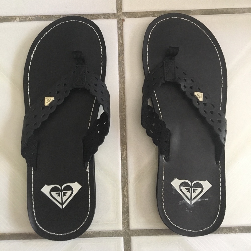 NEVER WORN Roxy flip flops