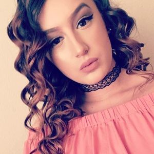 Meet your Posher, Amira