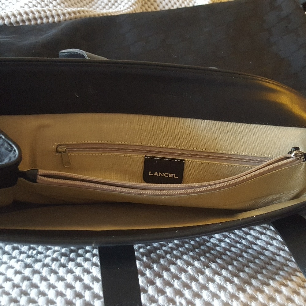 Weekender - Picture 2 of 2