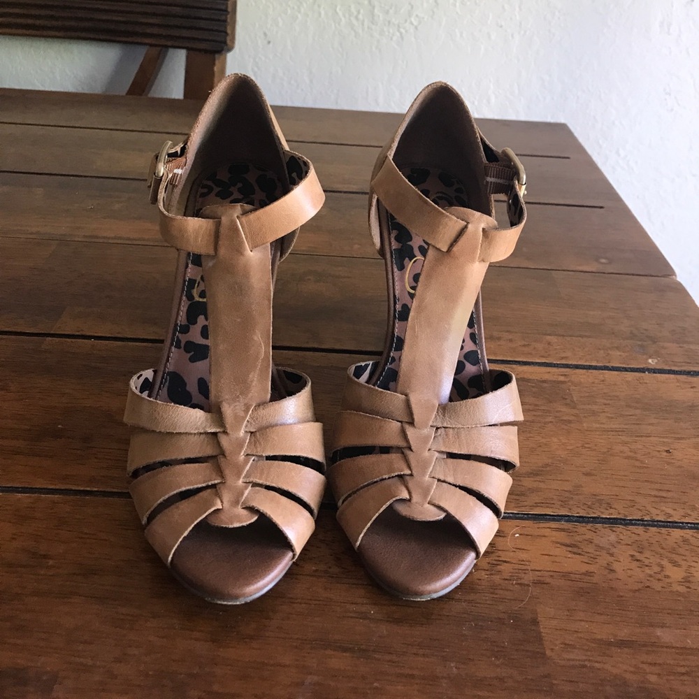 Jessica Simpson camel leather wedges