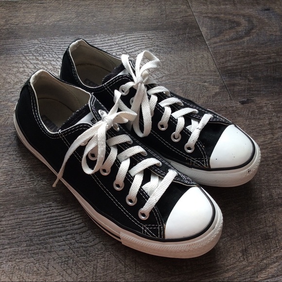 Converse Shoes - Chuck Taylor Converse sz 8 women