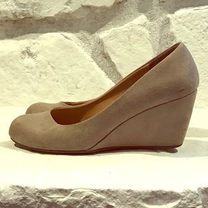 Chinese laundry neutral wedge