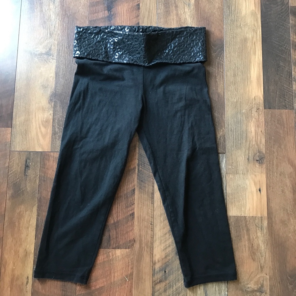 PINK Yoga Crop Leggings