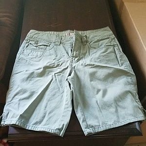 Ladies Faded Glory size 10 100% cotton shorts