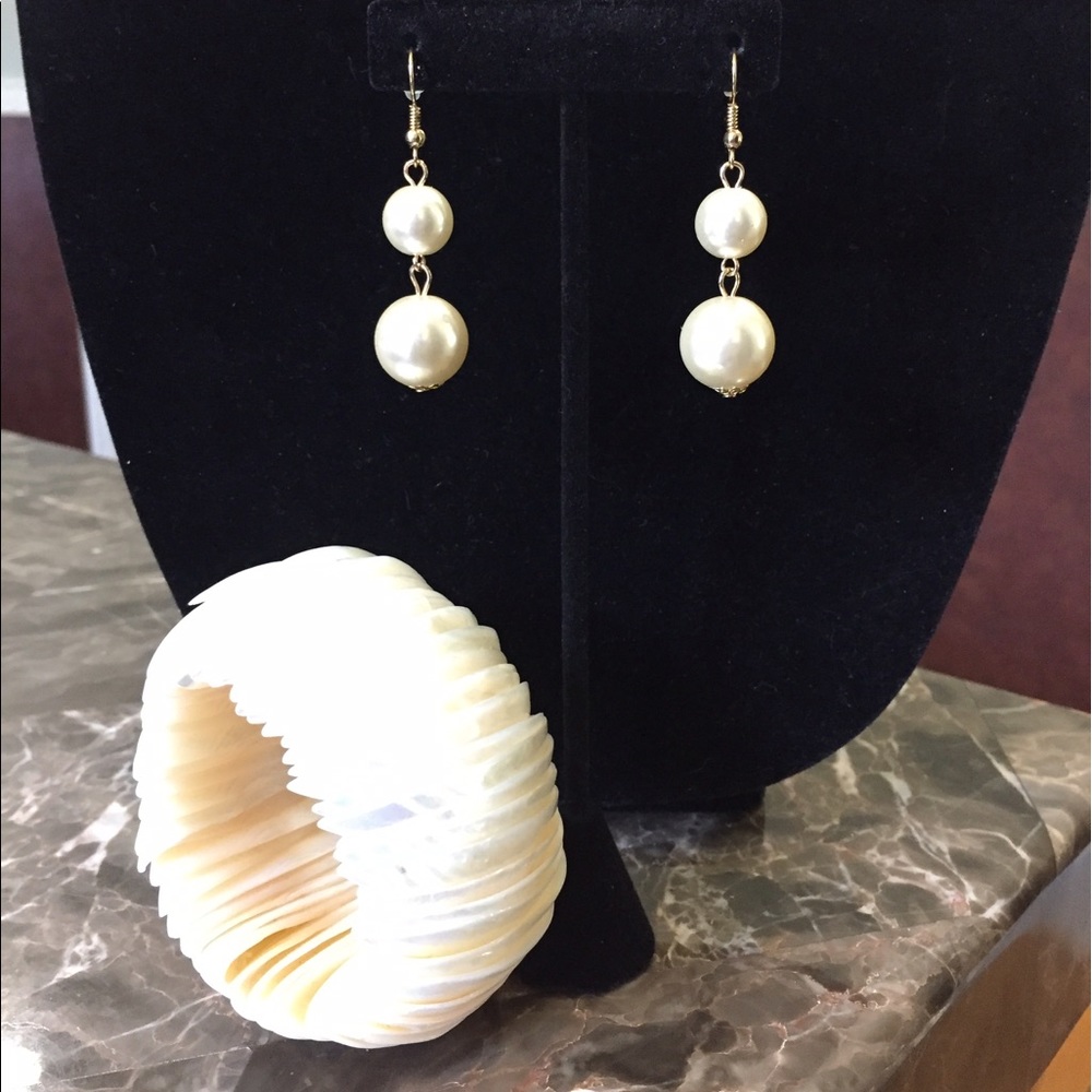 ❌ SOLD ❌ Shell bracelet w/matching earrings