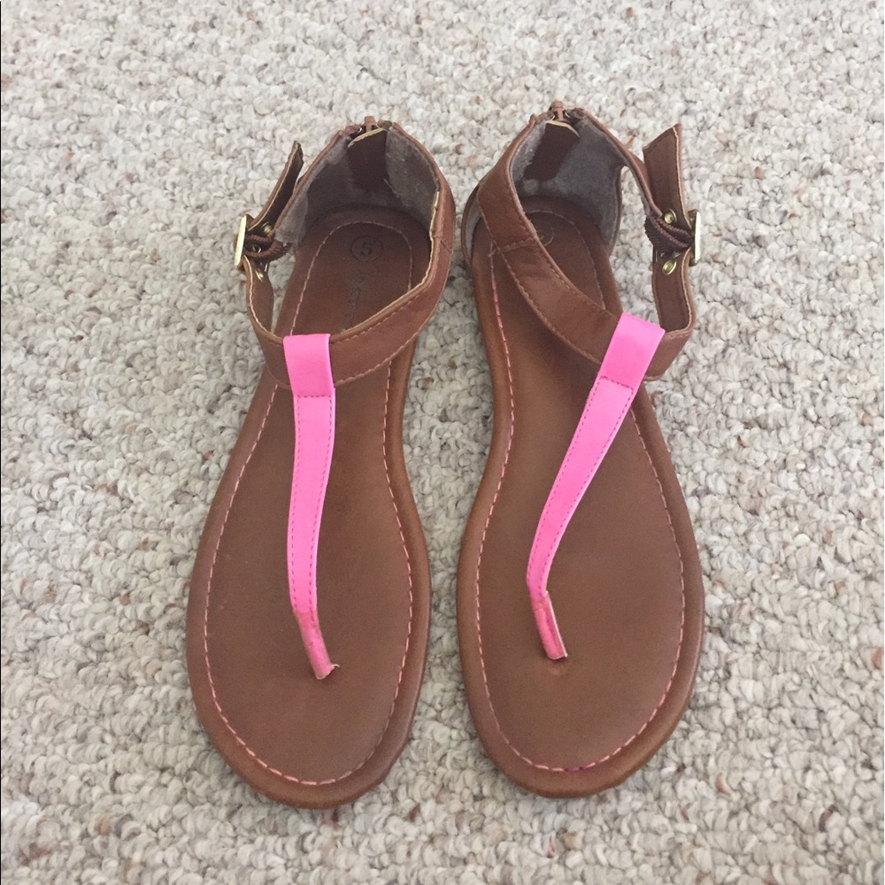 Xhilaration tan and pink sandal size 5