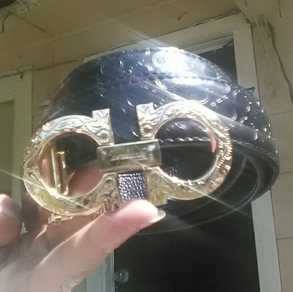 Salvatore Ferragamo limited design Gancino Gold
