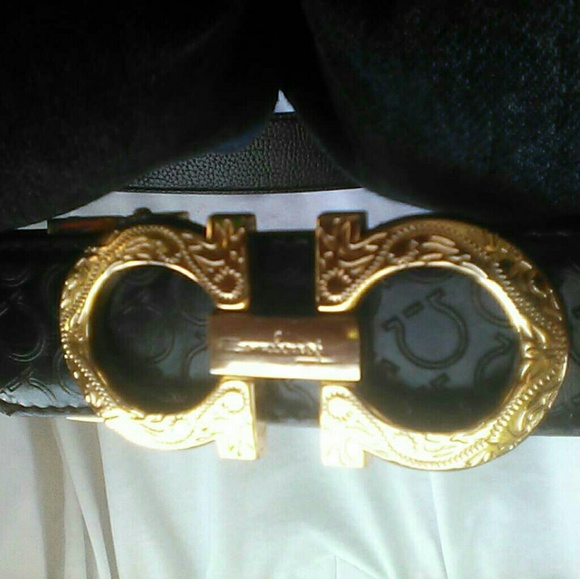 Salvatore Ferragamo limited design Gancino Gold main image 4