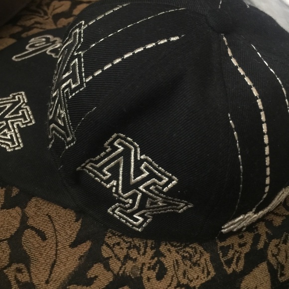 Hat - Picture 3 of 7