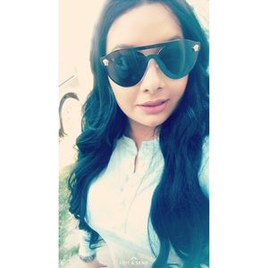 Meet your Posher, Zaira