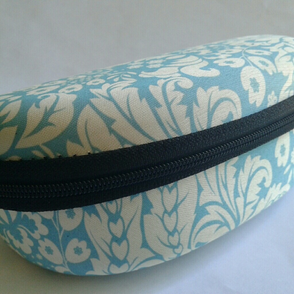 Hard glasses case
