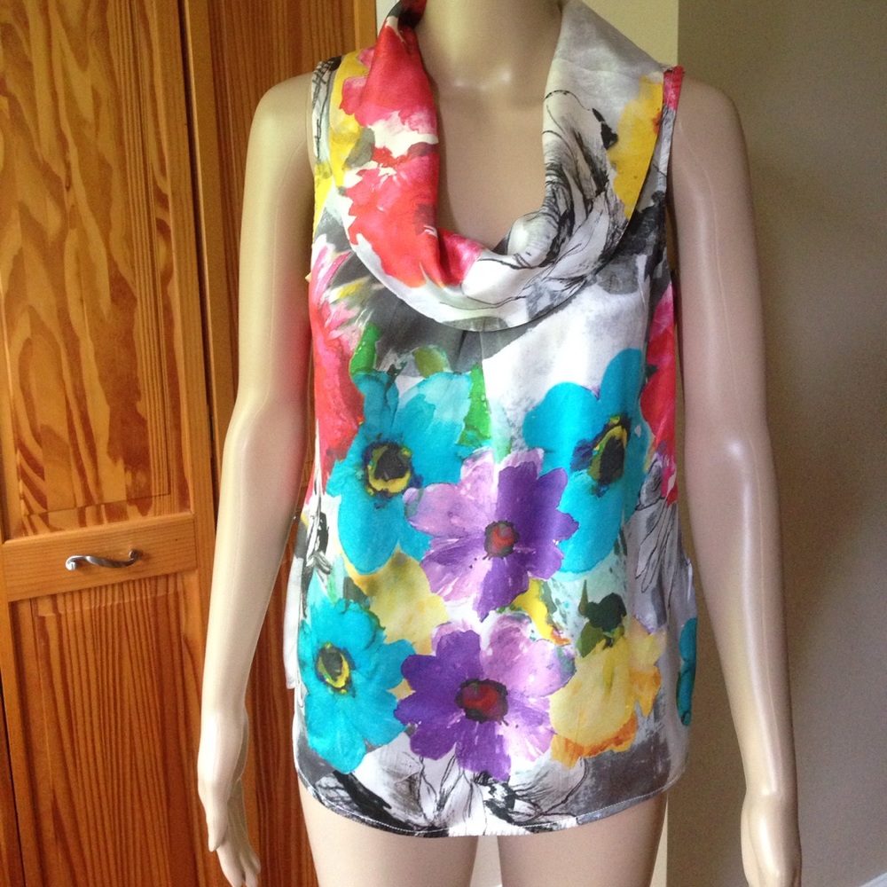 THE WRITES sleeveless cow neck blouse. Size M (10)