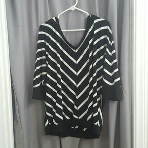 ➕ Criss cross back striped 3/4 sleeved top