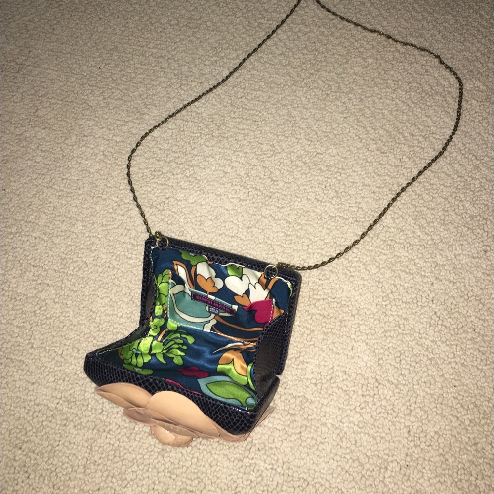 Purses/Satchels - Picture 7 of 8
