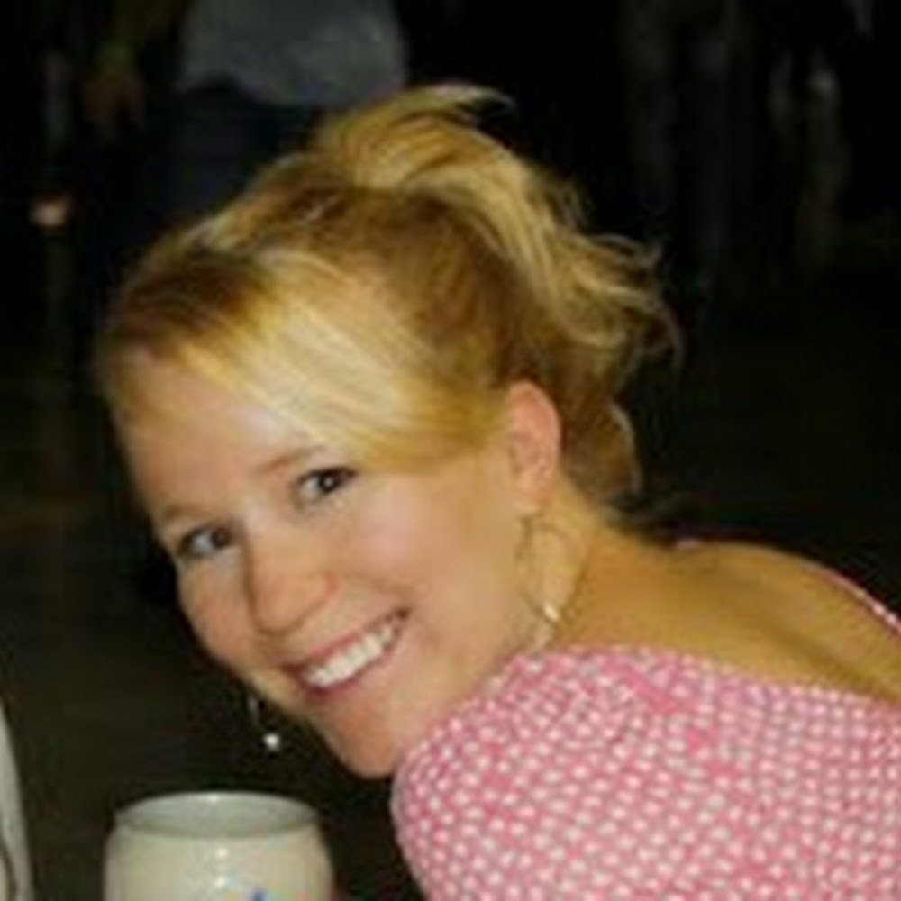 Meet your Posher, Lara