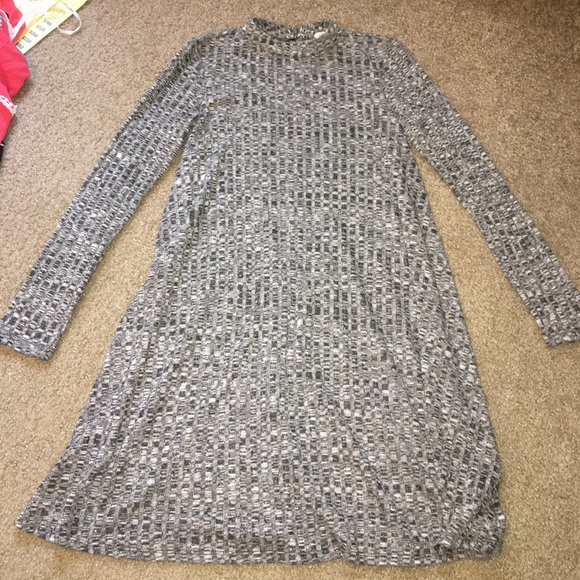 Black and gray dress with small keyhole on back - Picture 1 of 3