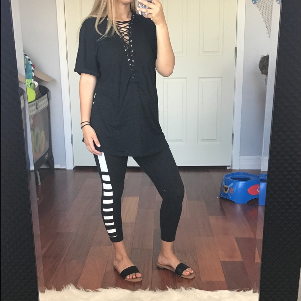 •MAJOR CLEARANCE• BLACK Flat Band Sandals - Picture 6 of 6