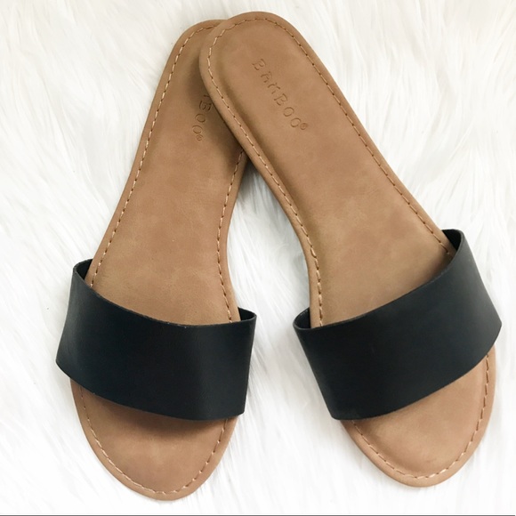 •MAJOR CLEARANCE• BLACK Flat Band Sandals - Picture 3 of 6