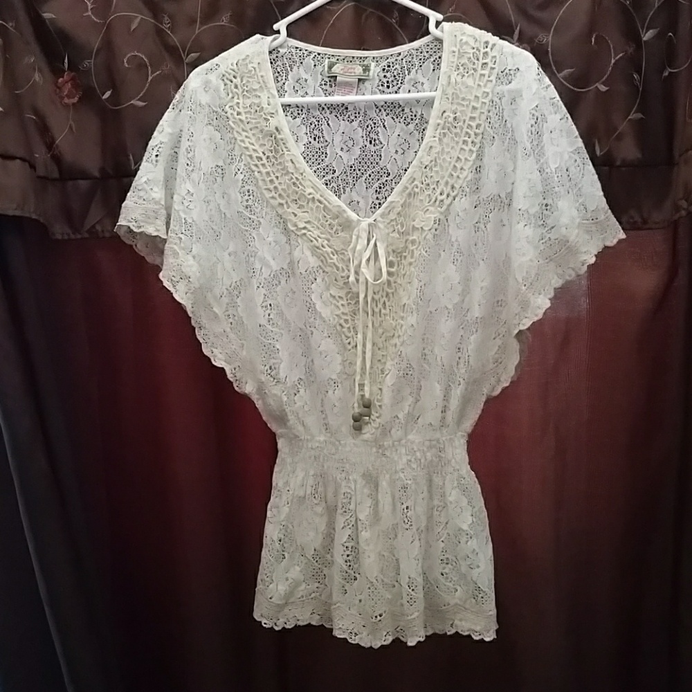 Flying tomato Lace top