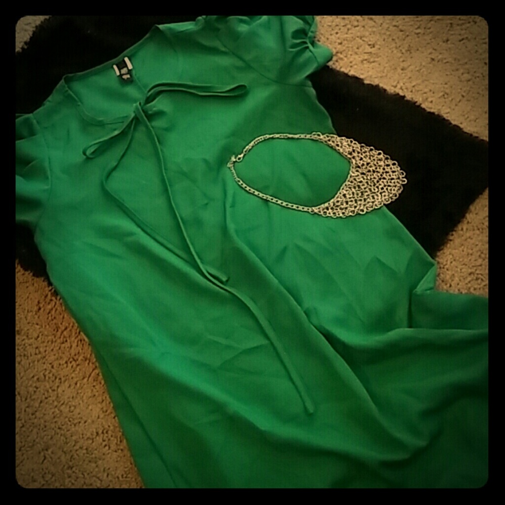 I am selling a beautiful green dress
