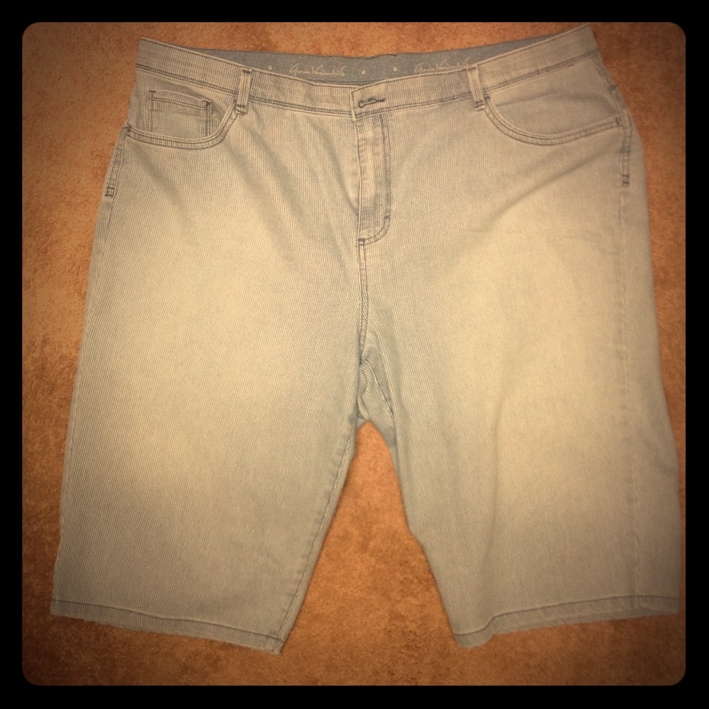 Gloria Vanderbuilt pinstriped capris 22W