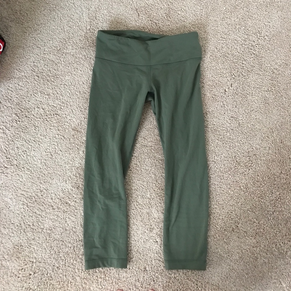 Army green lululemon wunder under crops