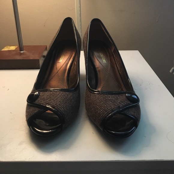 Naturalizer Heels - Picture 2 of 3