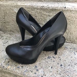 Black Guess Heels Size 10