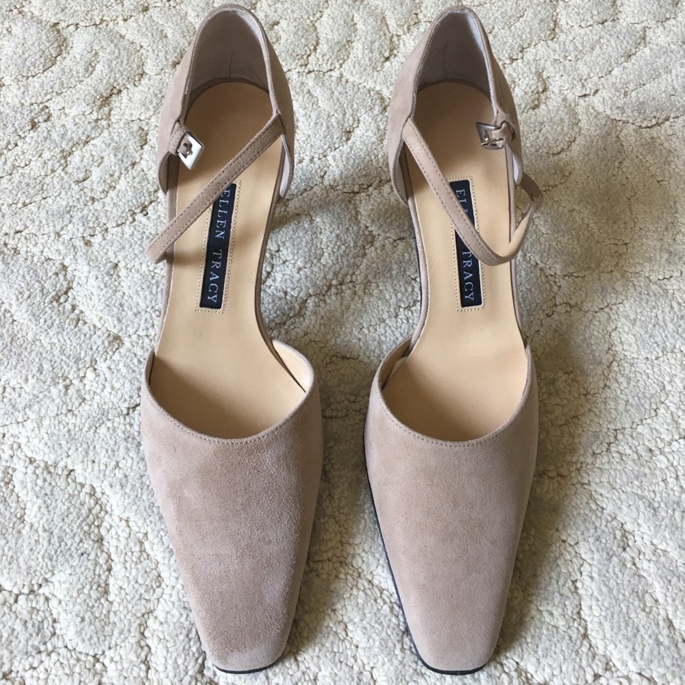 Ellen Tracy Tan Suede and Leather Pumps