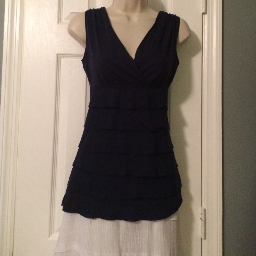 Like New Tiered Max Studio Sleeveless Top