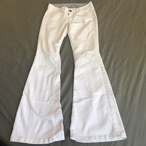White banana republic bootleg jeans