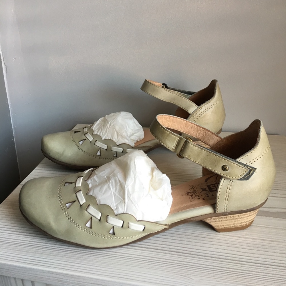 Pikolinos ankle strap sandals