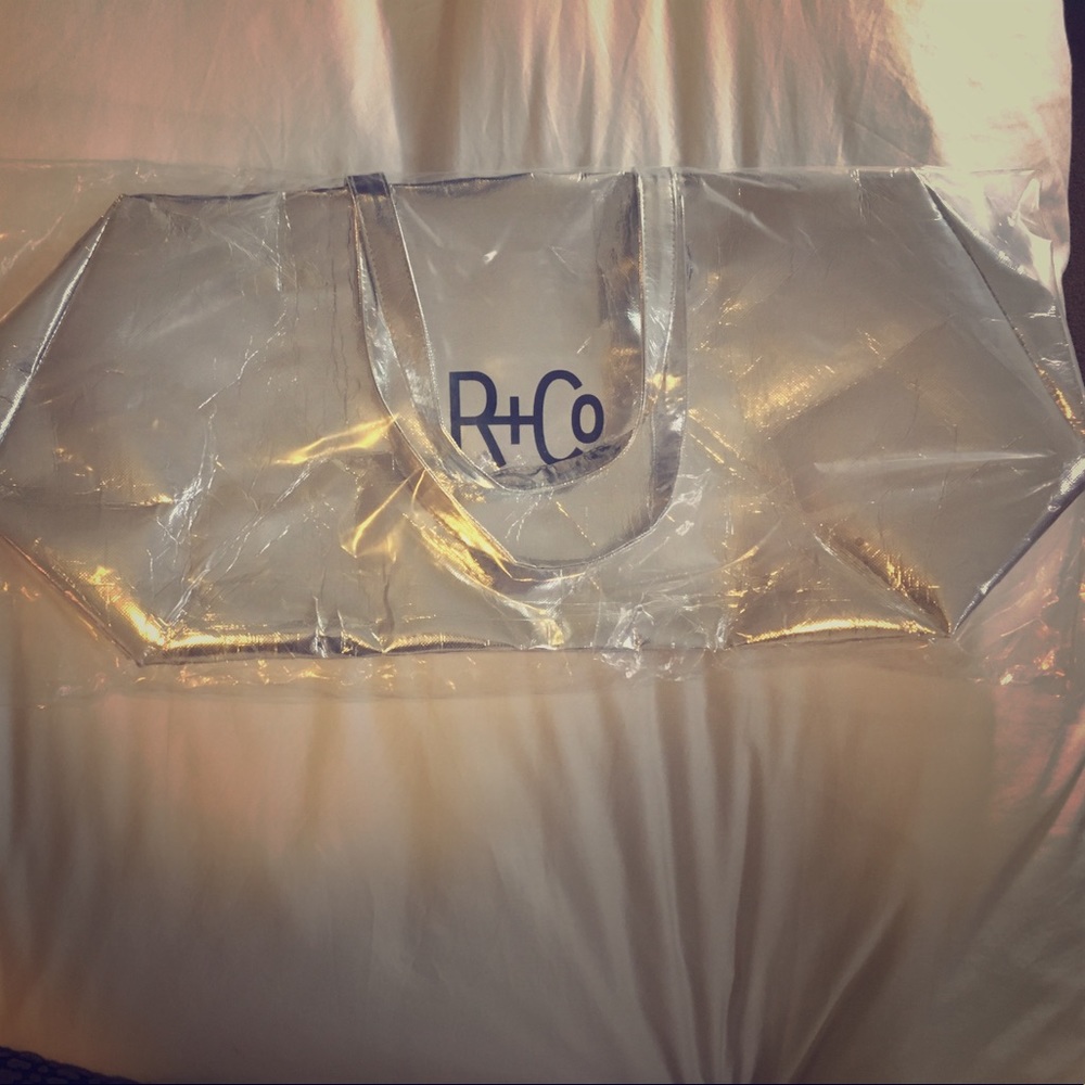 RtCo oversized silver duffle bag with zip top