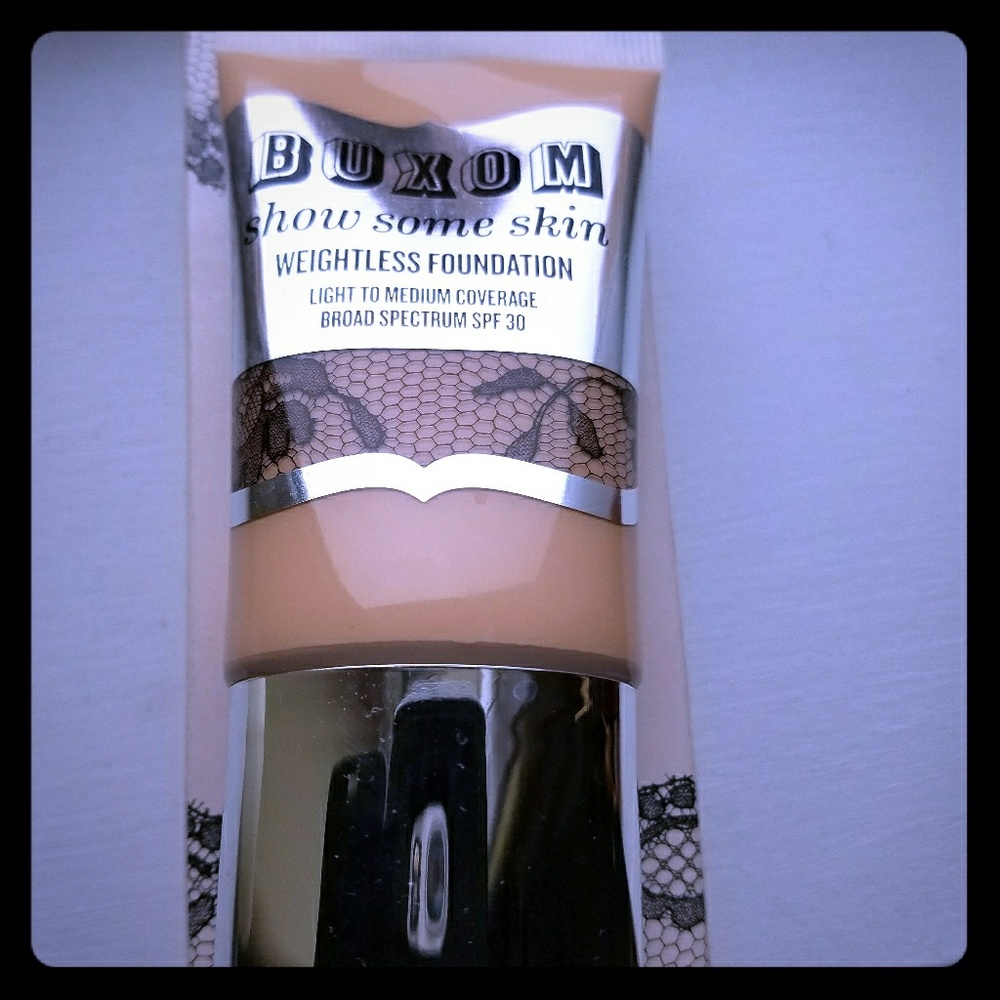 Buxom Foundation "In the Buff"