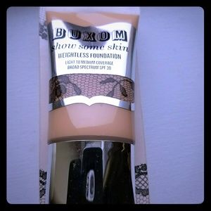 Buxom Foundation "In the Buff"