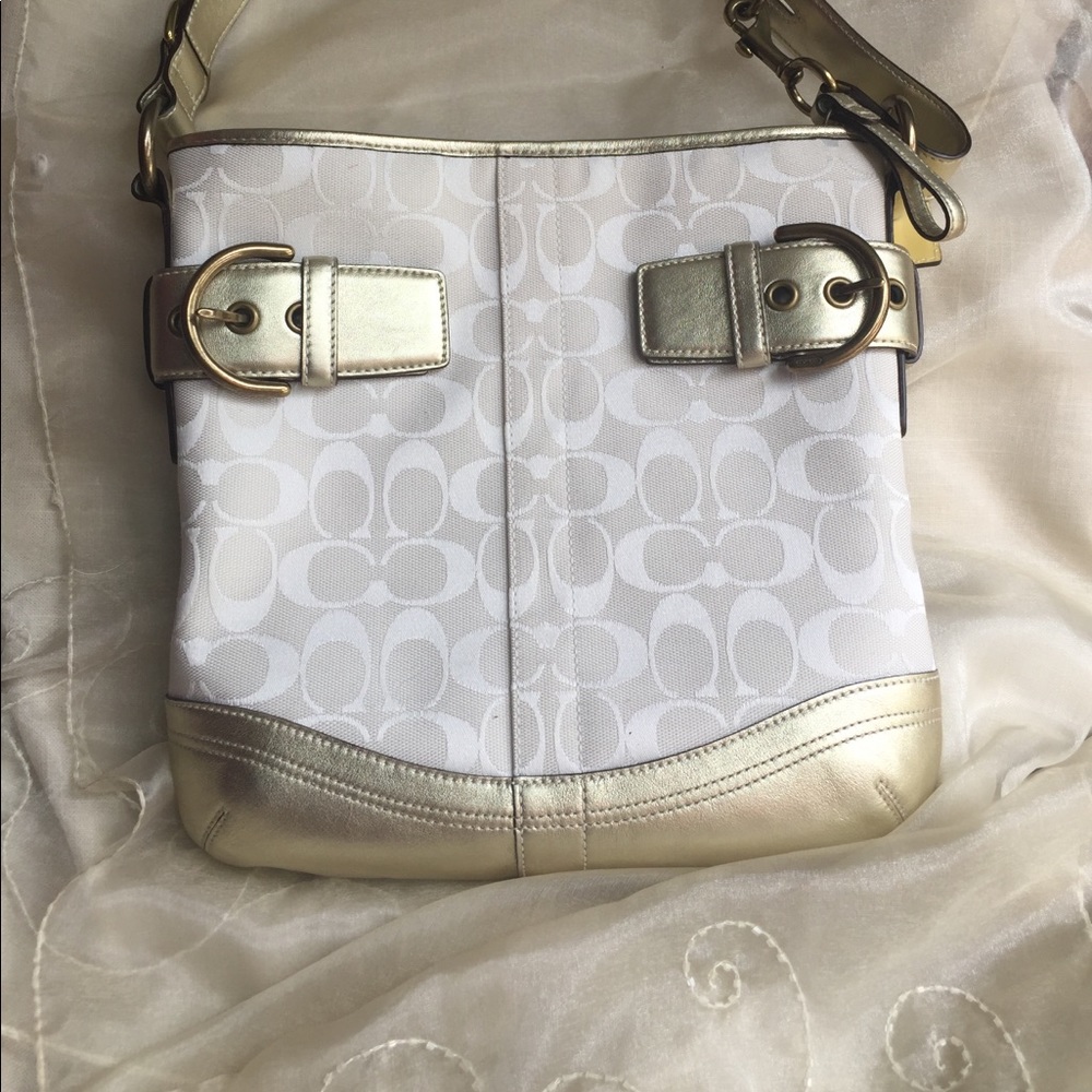 Coach shoulder bag in cream and gold