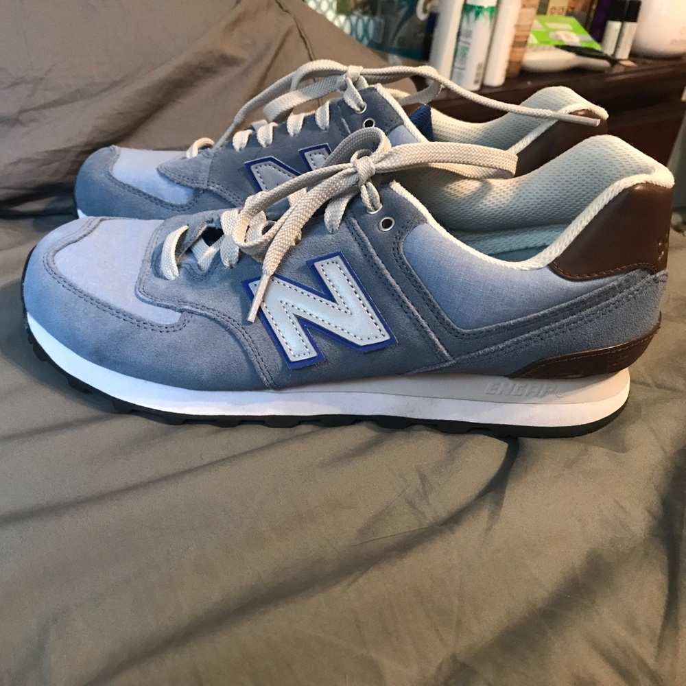 New balance tennis shoes