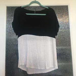 Black & White Top. Cute & Comfortable!