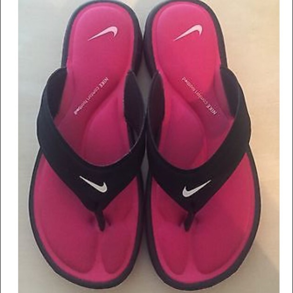 Nike ultra comfort sandals size 9