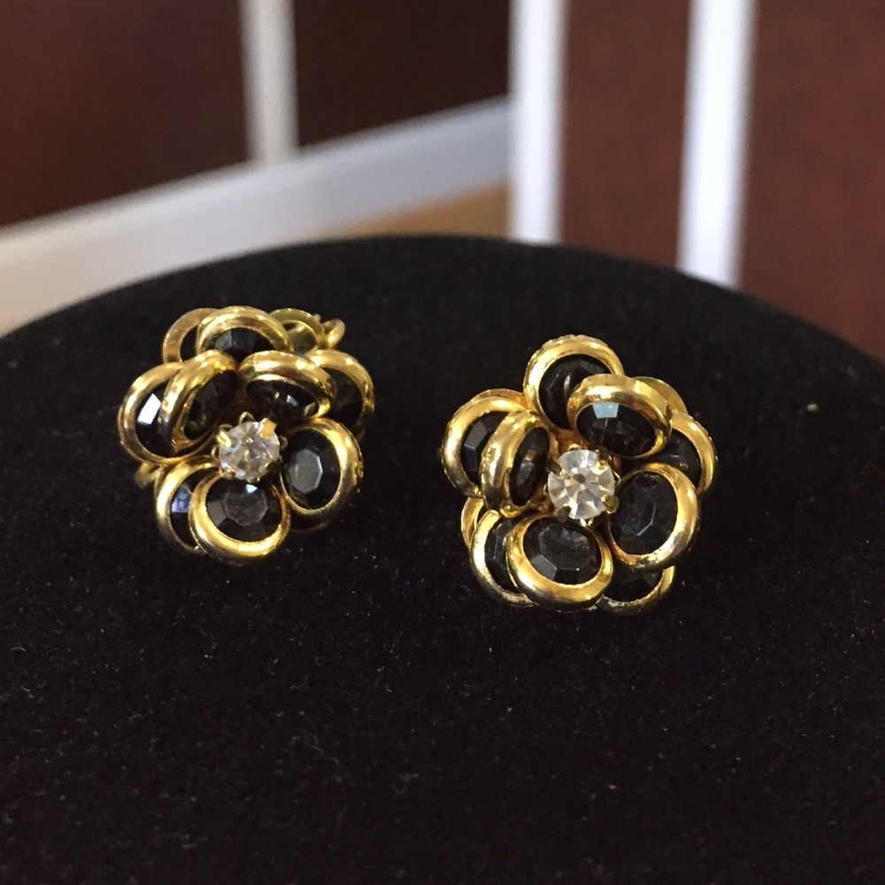 ❌NO LONGER AVL❌ Beautiful flowered earrings.