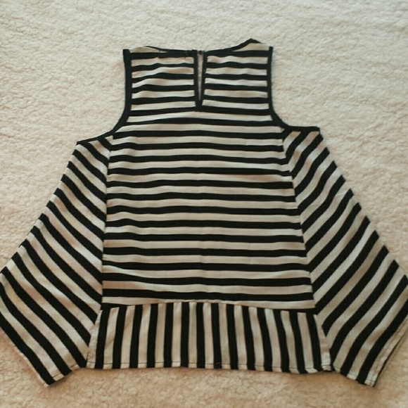 Monteau Sleeveless Blouse. Size Small. - Picture 6 of 8