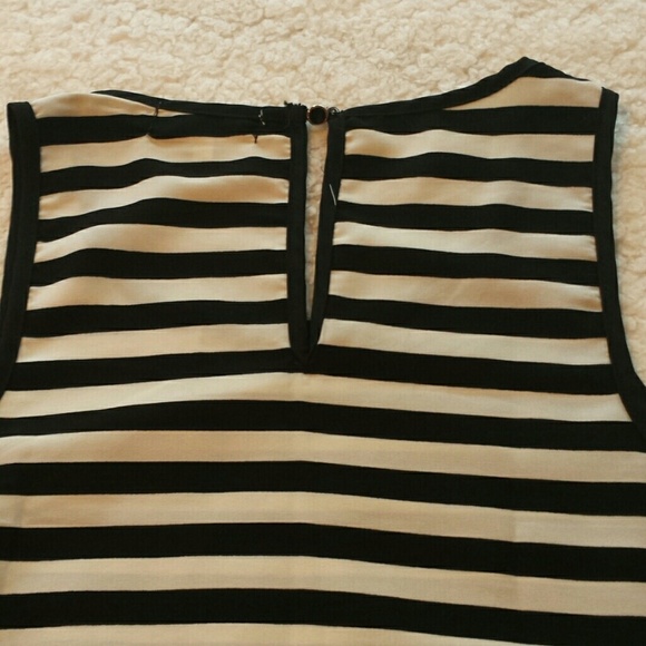 Monteau Sleeveless Blouse. Size Small. - Picture 7 of 8