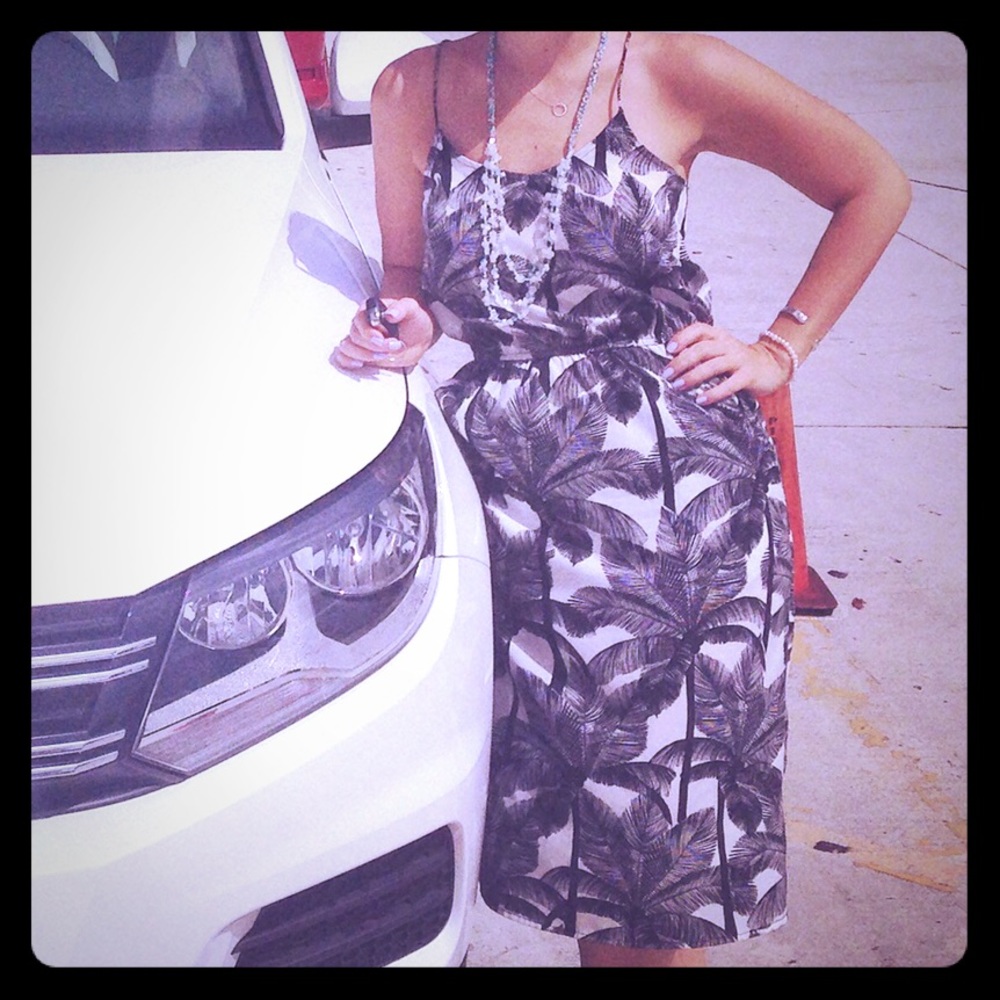 Black & White palm tree dress sz 2 w/ pockets