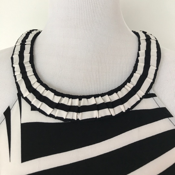 STUNNING GRAPHICS BCBG MAXAZRIA DRESS. - Picture 3 of 8