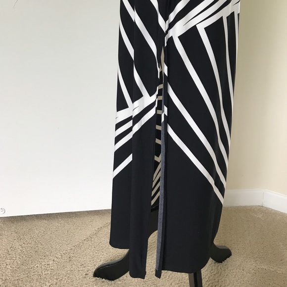 STUNNING GRAPHICS BCBG MAXAZRIA DRESS. - Picture 7 of 8