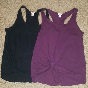 Bundle of 2 flowy tanks