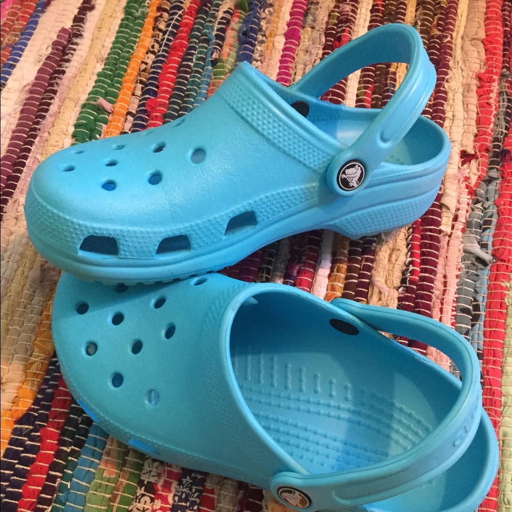Eelectric blue crocs