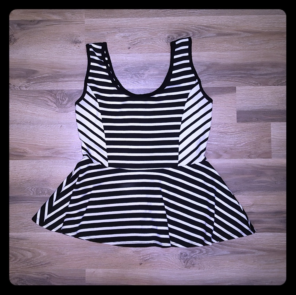 Black n White Peplum Tank Top S M Striped Geo