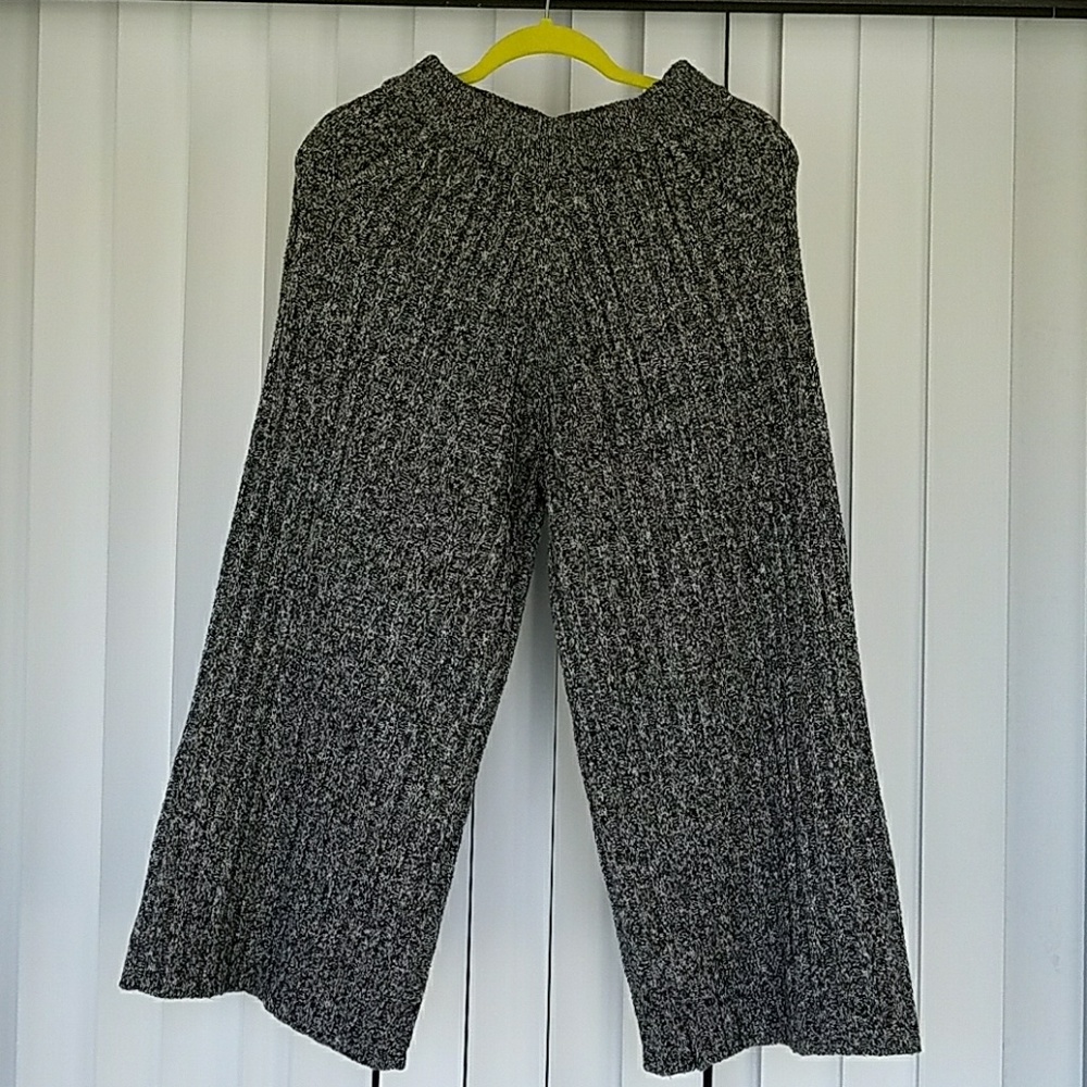 Dark Grey mid length knitted pant