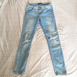 ZARA Soft, Distressed Lightwash Denim Jeans